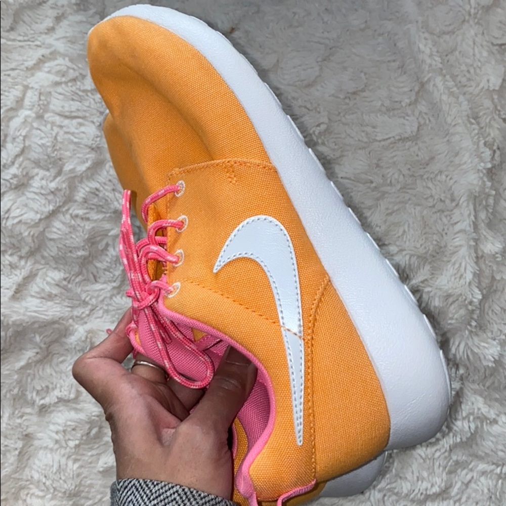 Nike roshe run shoes